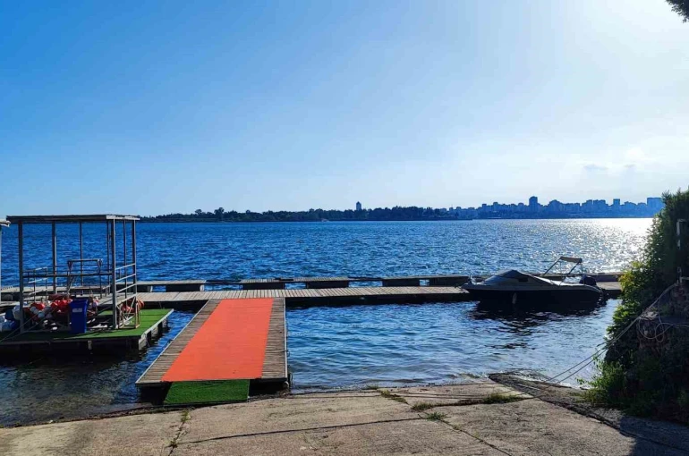 Adana’da baraj gölünde boğulma tehlikesi geçiren genç hastaneye kaldırıldı 