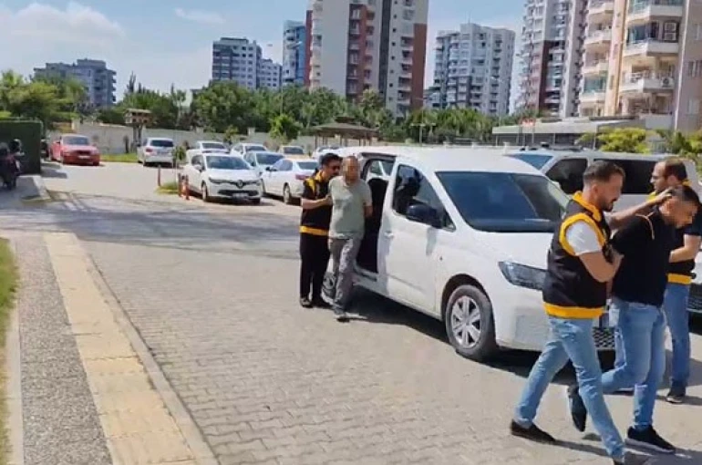 Adana’da ’çöpleri aşağı atmayın’ diye uyaran temizlikçi dövüldü: Şüpheli baba oğul yakalandı