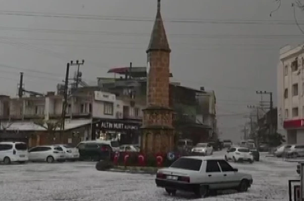 Adana’da dolu yağışı etkili oldu