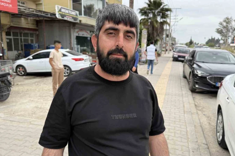 Adana’da faciadan dönüldü: Park halindeki aracın altına giren çocuk son anda kurtarıldı 