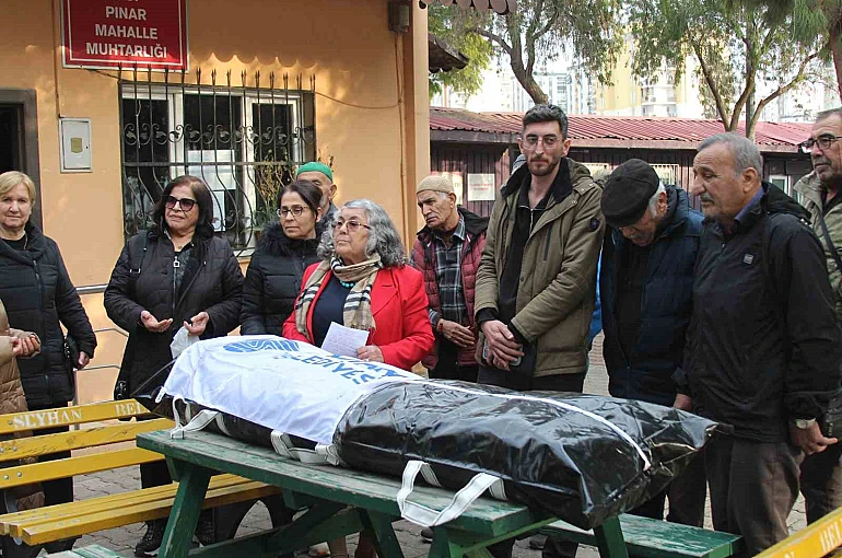 Adana’da ilginç hizmet gelmedi tepkisi: Muhtar, belediyenin cenazesini kaldırdı 