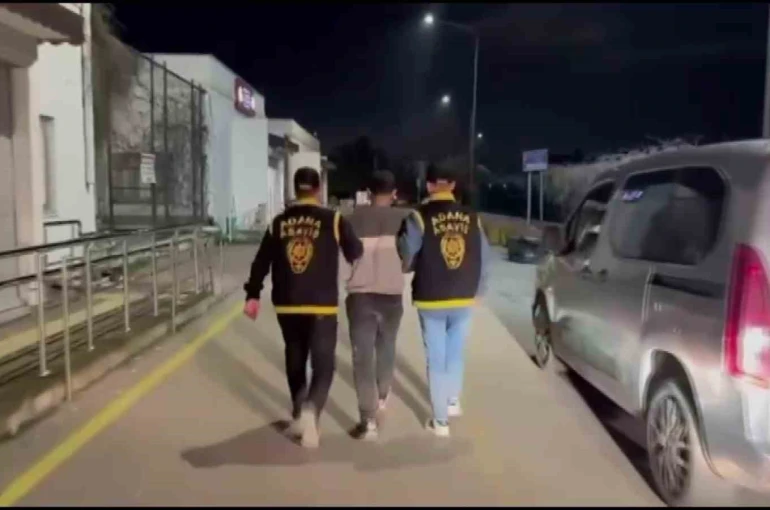 Adana’da kuyumcuyu soyan şüpheli yakalandı 