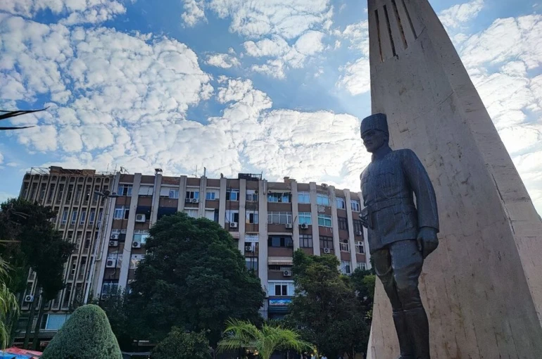 Adana’da saat 9’u 5 geçe hayat durdu 