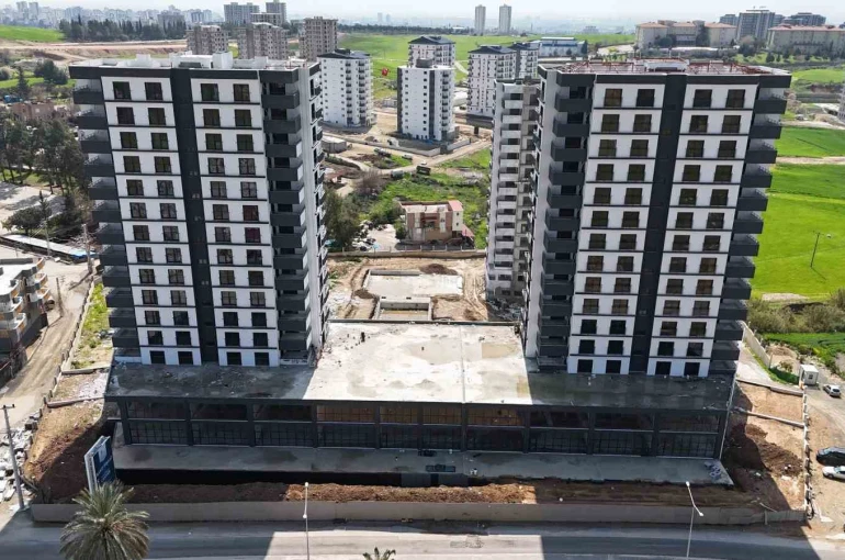 Adana’da şiddetli yağış şantiyeleri vururken, Bakız İnşaat’ın altyapısının farkı tekrardan dikkat çekti 