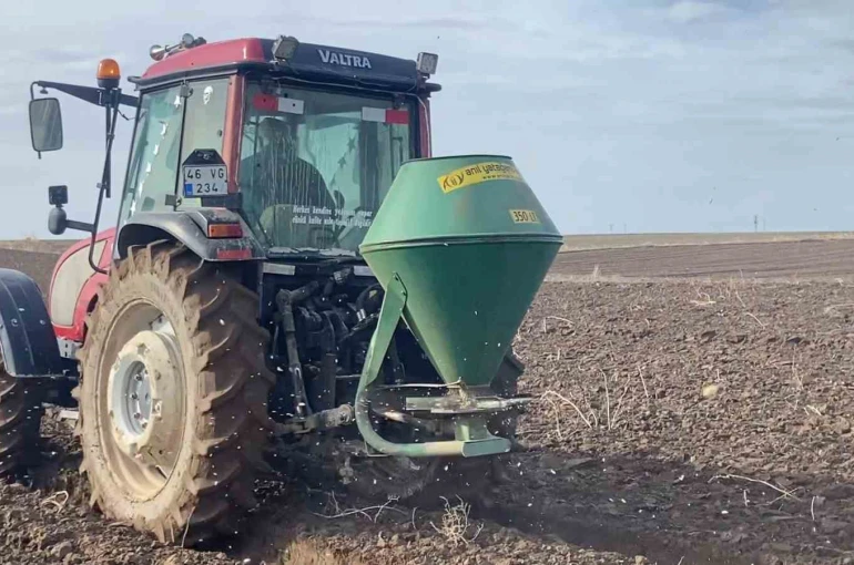 Adilcevaz’da arpa ekimine başlandı 