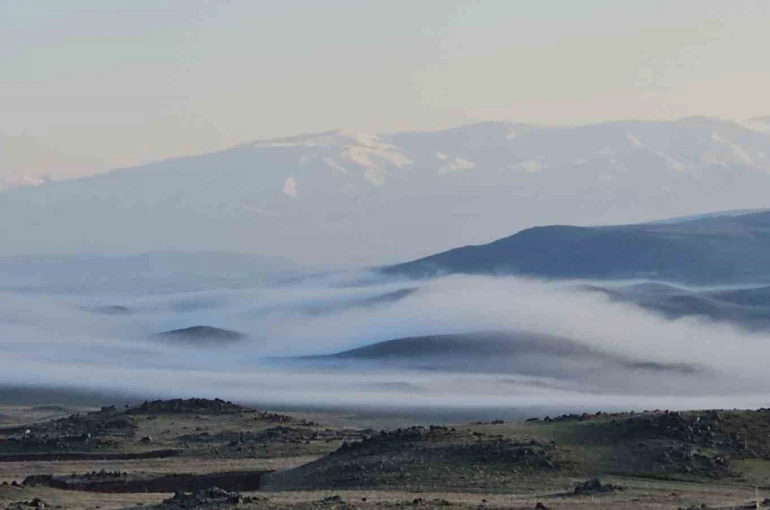 Adilcevaz’da sis güzel görüntüler sundu 