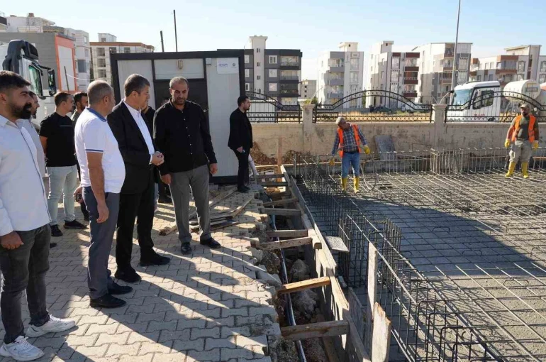 Adıyaman Belediyesi ek hizmet binasında temel betonu döküldü