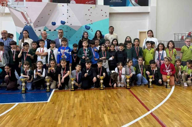 Adıyaman Özel Doğa Koleji öğrencilerinden satranç turnuvasında derece 