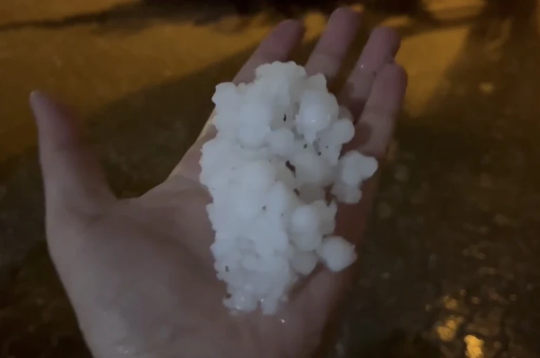 Adıyaman’a fındık büyüklüğünde dolu yağdı 