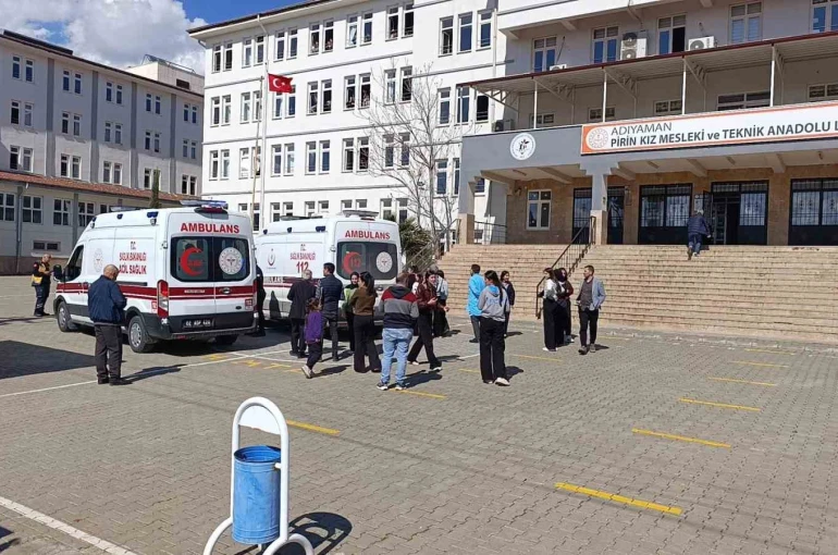 Adıyaman’da 3 öğrenci gıda zehirlenmesi şüphesiyle hastanelik oldu 