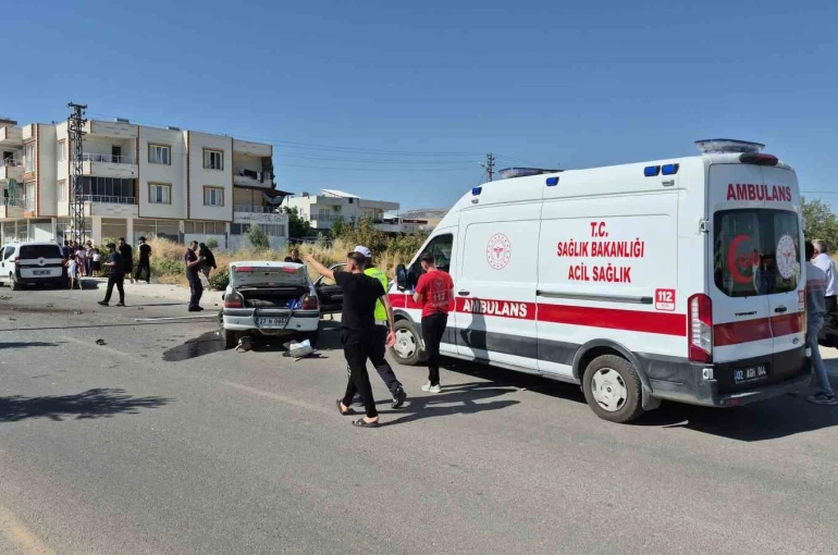 Adıyaman’da kontrolden çıkan otomobil karşı şeride geçti: 1 yaralı 