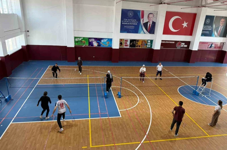 Adıyaman’da kurum içi badminton turnuvası düzenlendi