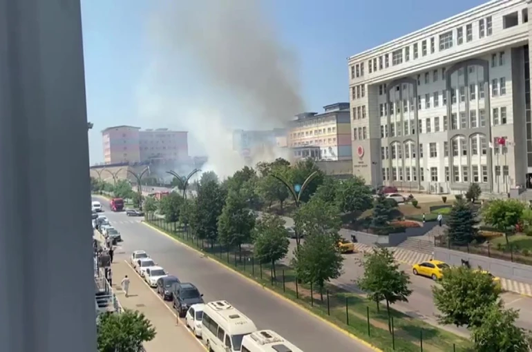 Adliye bahçesinde yangın çıktı
