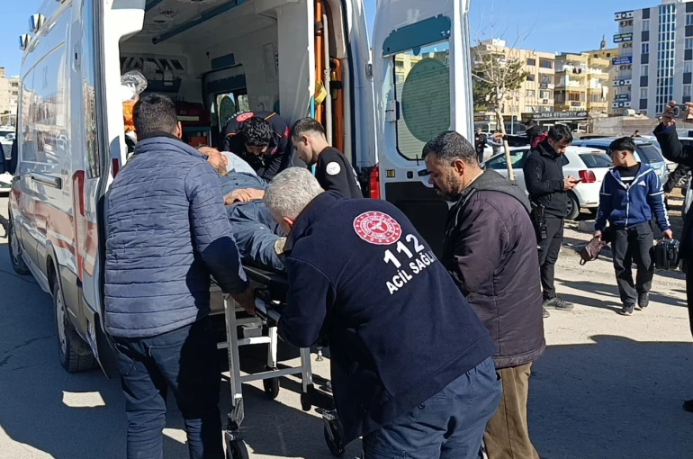 Adliye önünde boşanma kavgası: 2 yaralı 