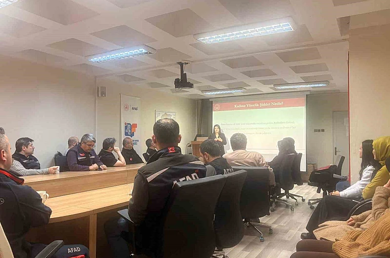 AFAD personeli kadına yönelik şiddetle mücadele konusunda bilgilendirildi 