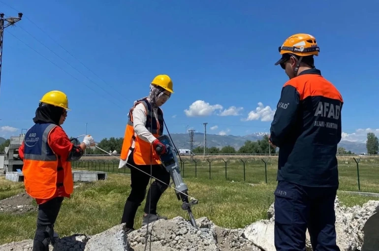 AFAD’dan Gençlik ve Spor personeline enkazda arama kurtarma eğitimi 