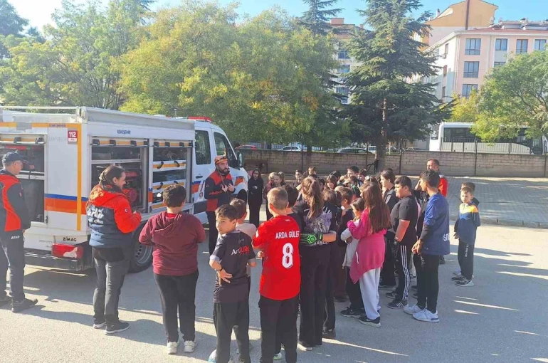 AFAD’dan öğrencilere afet ve yangın eğitimi 