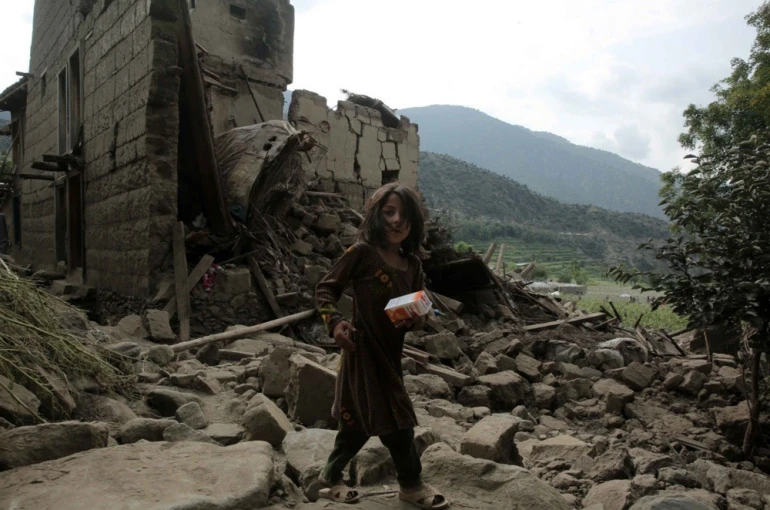 Afganistan’daki depremde can kaybı 2 bini geçti 