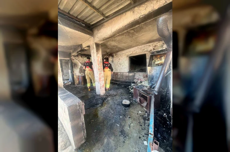 Afşin’de ev yangını: 4 kişi dumandan etkilendi 