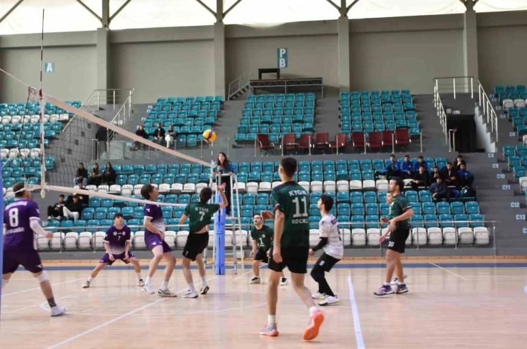 Afyonkarahisar GSB Yurtları YURTLİG Voleybol’da Ege Grup Şampiyonu oldu 