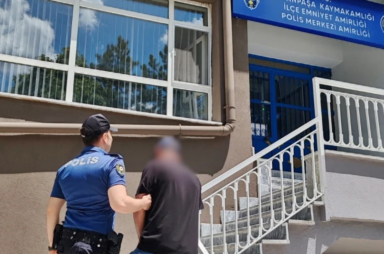 Afyonkarahisar’da aranan şahıs polisten kaçamadı 