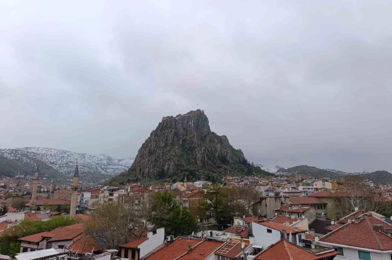 Afyonkarahisar’da kara kış geri geldi 