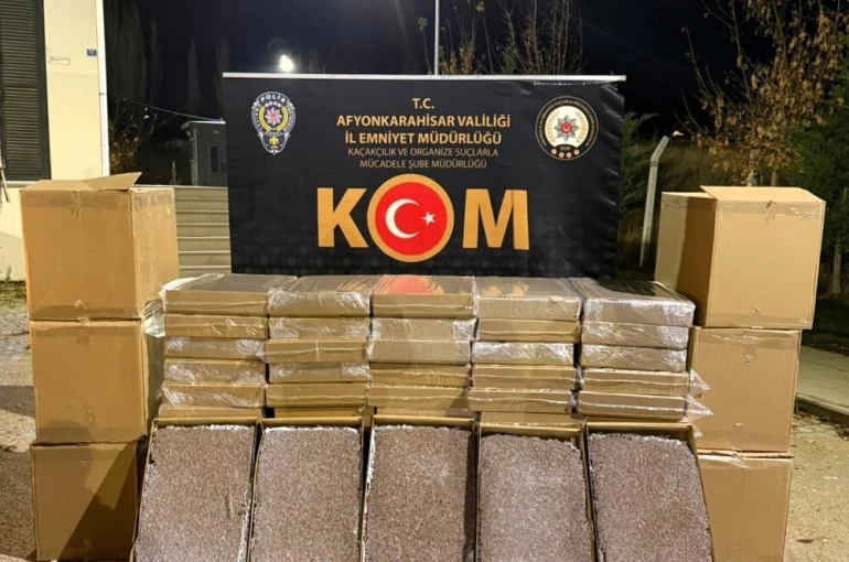 Afyonkarahisar’da yaklaşık 300 bin adet doldurulmuş kaçak makaron ele geçirildi 