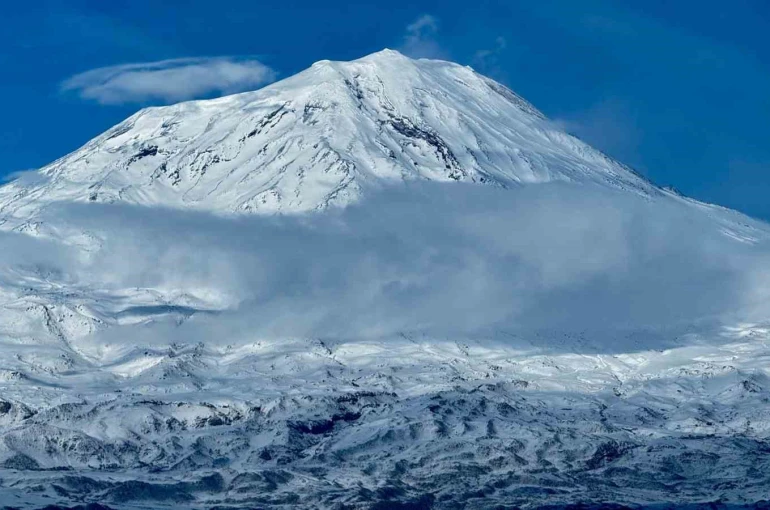 Ağrı Dağı ihtişamıyla göz kamaştırıyor 