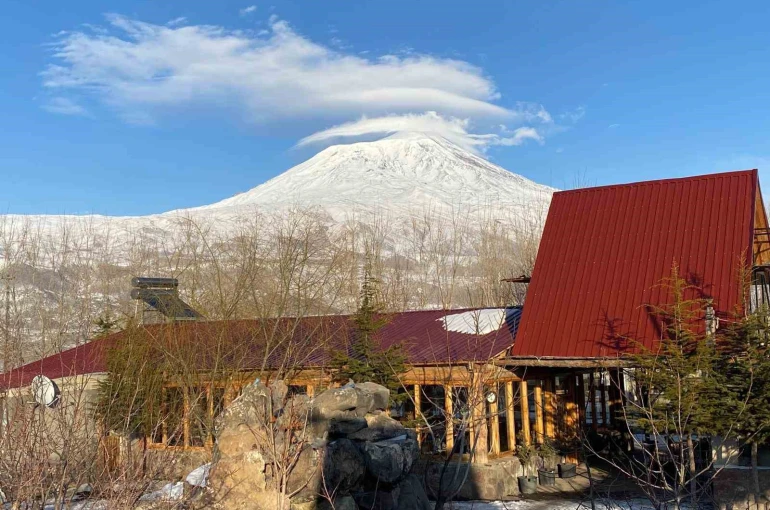 Ağrı Dağı’nın zirvesinde oluşan mercek bulutu hayran bıraktı 