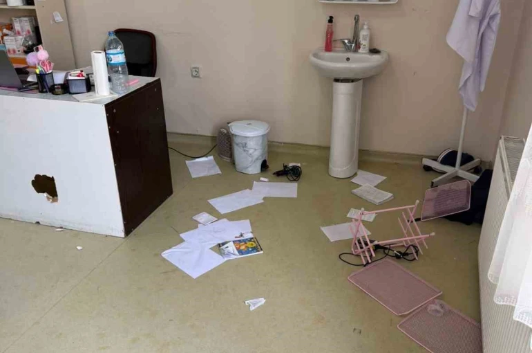 Ağrı’da ASM’de görev yapan doktora muayene odasında yumruklu saldırı 