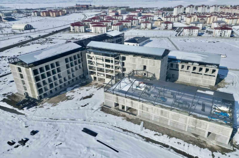 Ağrı’da deprem izolatörü bulunan ilk hastane hizmete hazırlanıyor 