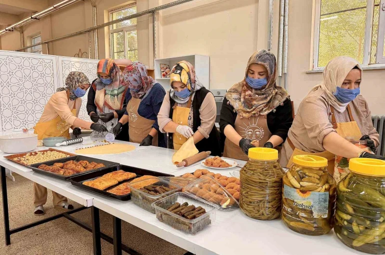 Ağrı’da kadın emeği kooperatifle büyüyor: 7 kadın hem üretiyor hem aile ekonomisine katkı sağlıyor
