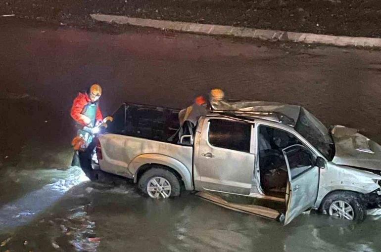 Ağrı’da Murat Nehri’ne uçan pikaptaki 5 kişi yaralı kurtarıldı