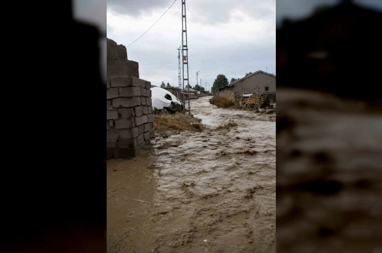 Ağrı’da sağanak sonrası sel meydana geldi