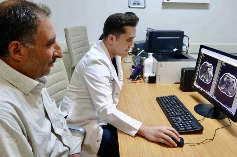 Ağrı’da sağlık alanında bir ilke imza atıldı, böbrek tümörü kapalı yöntemle alındı