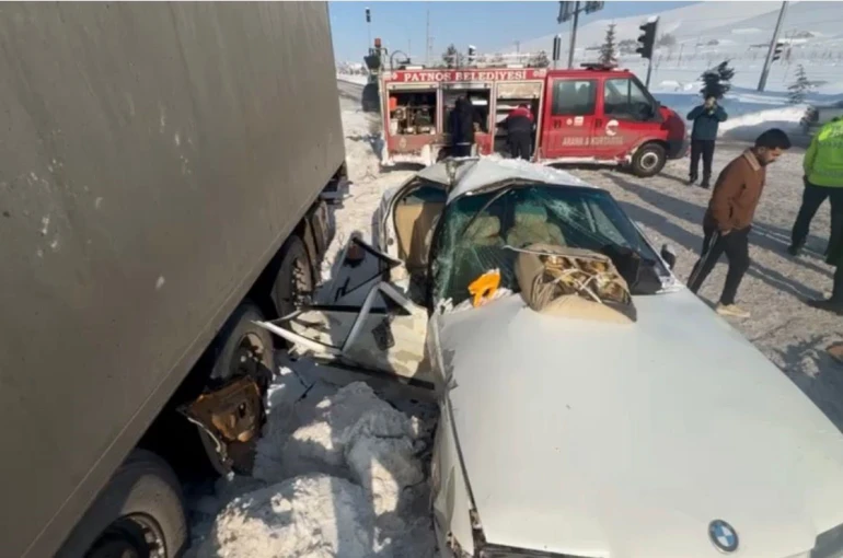 Ağrı’nın Patnos ilçesinde trafik kazası: 1’i ağır 2 yaralı