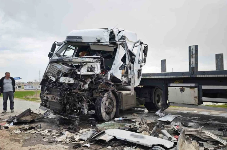 Ahlat’ta iki tır çarpıştı: 1 yaralı 