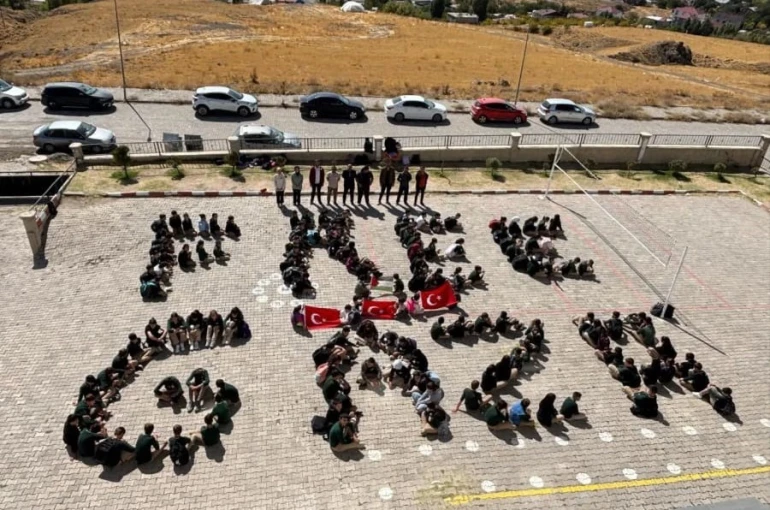 Ahlat’ta öğrenciler zulme sessiz kalmadı