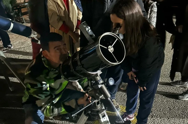 Ahmet Sezer Ortaokulu’nda gece gökyüzü gözlem etkinliği 