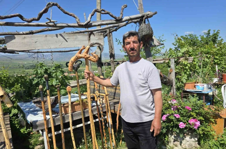 Ahşap oymacılığı sayesinde sigara ve kahvehane alışkanlığından kurtuldu