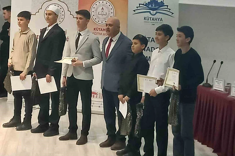 Ahteri İmam Hatip Ortaokulu öğrencileri başarıya doymuyor 