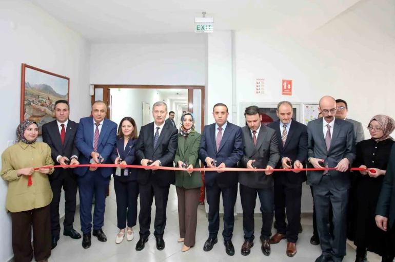 AİÇÜ’de zebra balığı translasyonel tıp araştırma laboratuvarı açıldı