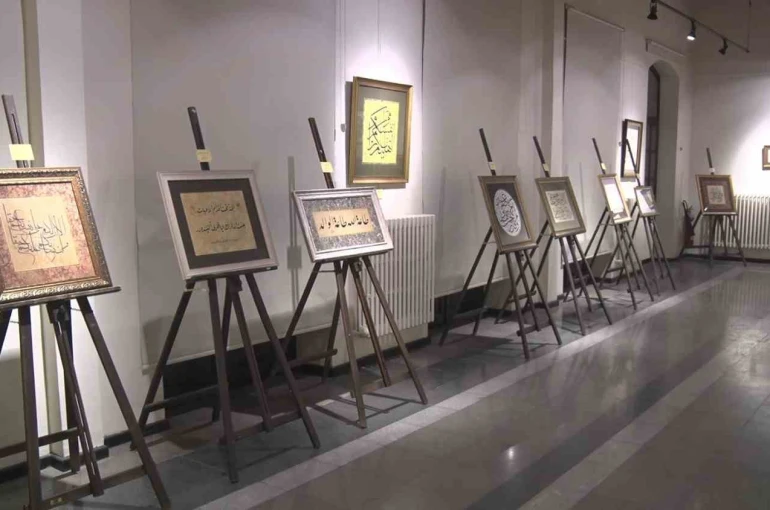 Ailenin önemi, hat sanatının zarafetiyle yorumlandı 