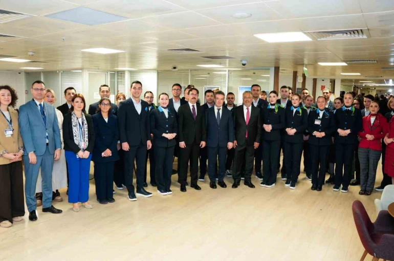 AJet Yönetim Kurulu Başkanı Bolat: "AJet ve Türk Hava Yolları sadece birer havayolu şirketi değil, aynı zamanda Türkiye’nin dünyaya açılan yüzü^"