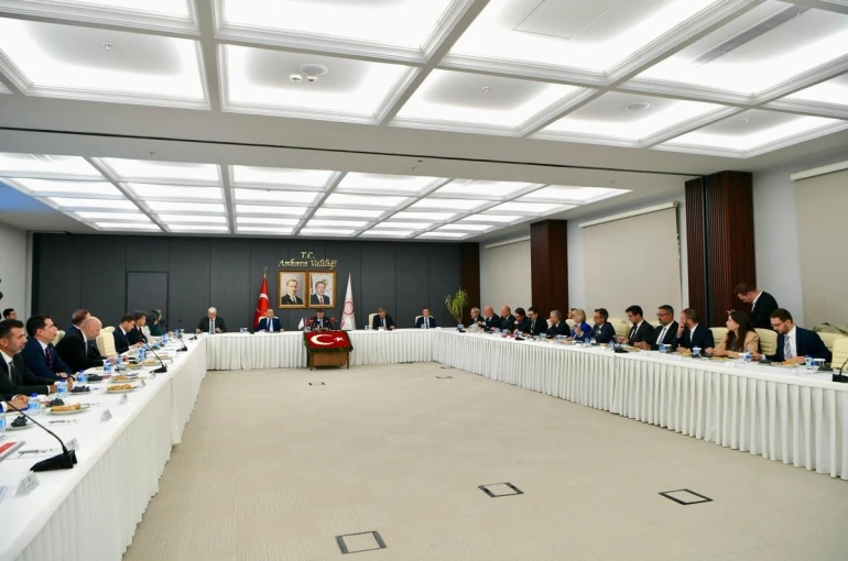 AK Parti Ankara Milletvekili Oktay: "AJet uçuşlarını artırma kararı aldı" 