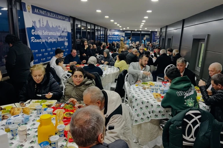 AK Parti Bilecik teşkilatı iftarda buluştu