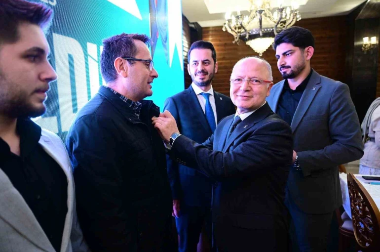 AK Parti Bursa’ya rekor yeni üye katılımı 