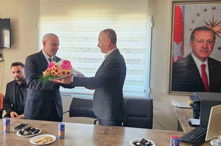 AK Parti Dikili İlçe Teşkilatında devir teslim 