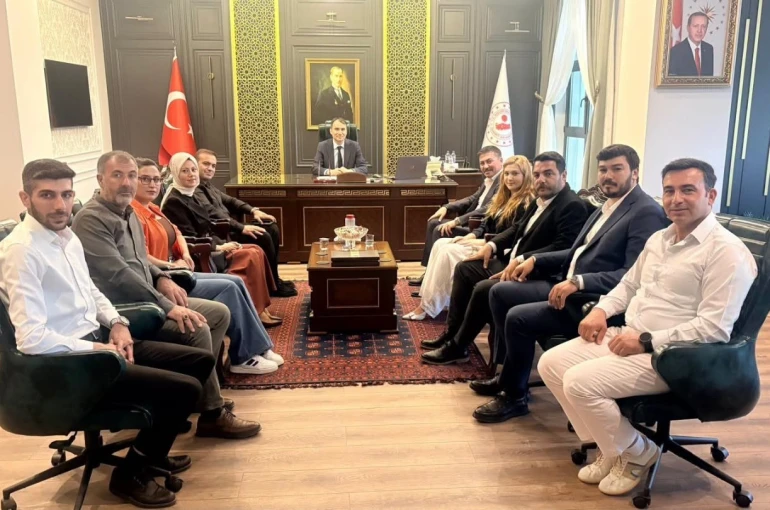 AK Parti Edremit İlçe Teşkilatı’ndan Kaymakam Engin’e ziyaret