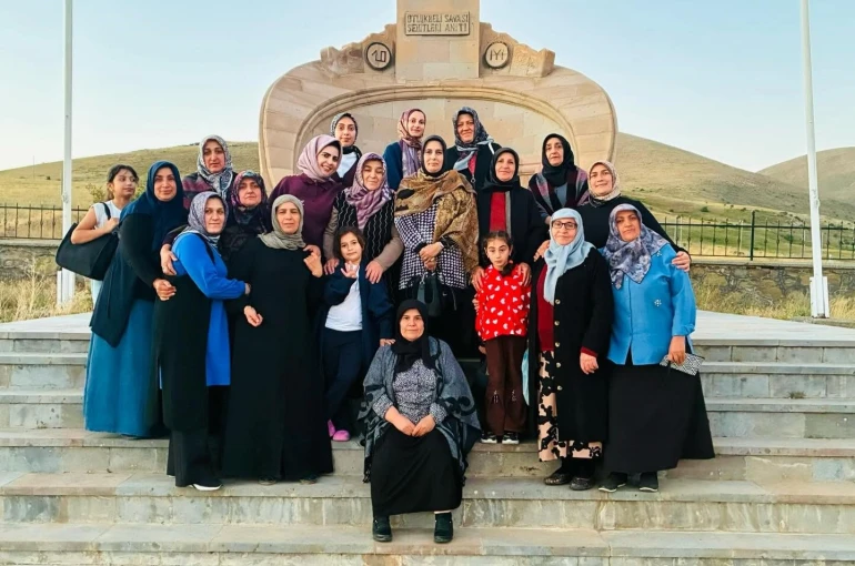 AK Parti Erzincan Kadın Kolları Otlukbeli’nde kadınlarla buluştu